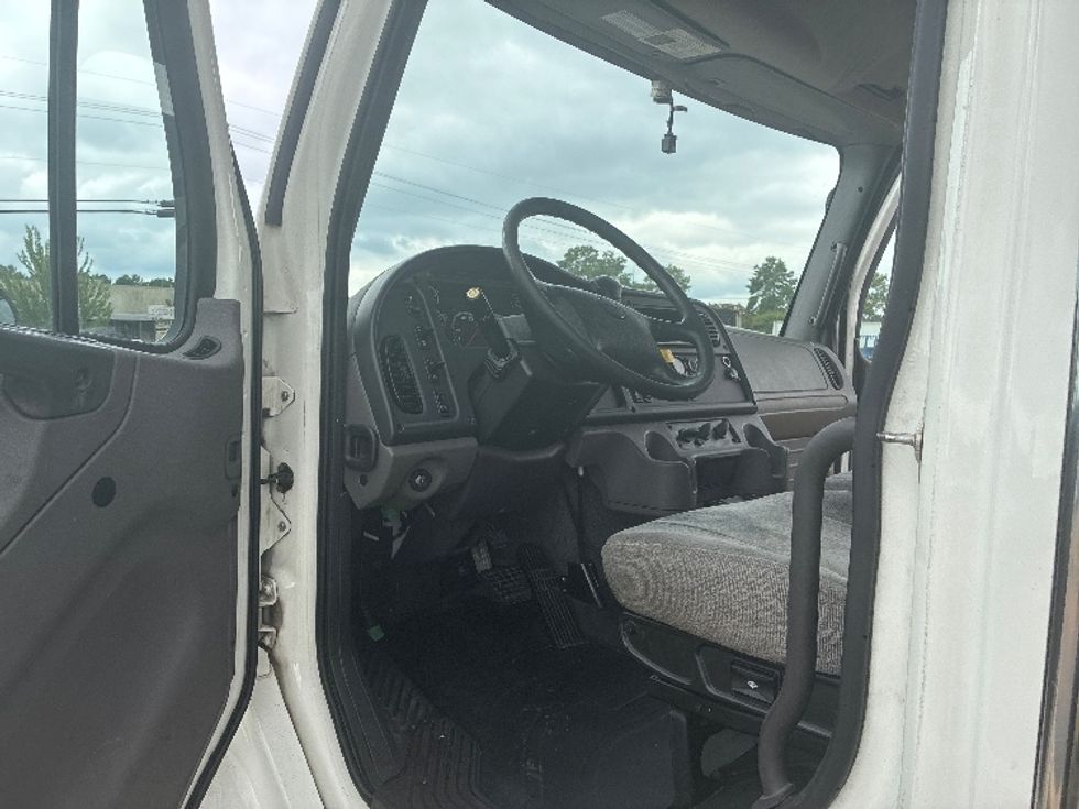 Refrigerated Truck-Light and Medium Duty Trucks-Freightliner-2021-M2-Jackson-MS-173,375\n\t\tmiles-$ 73,250 - Image 16