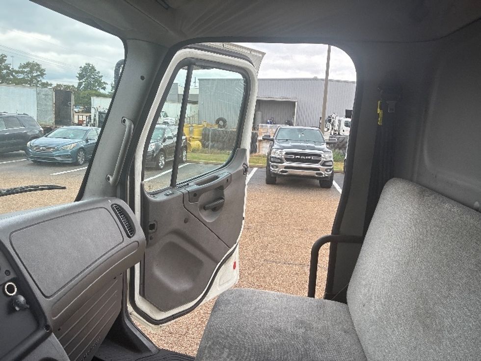 Refrigerated Truck-Light and Medium Duty Trucks-Freightliner-2021-M2-Jackson-MS-173,375\n\t\tmiles-$ 73,250 - Image 19