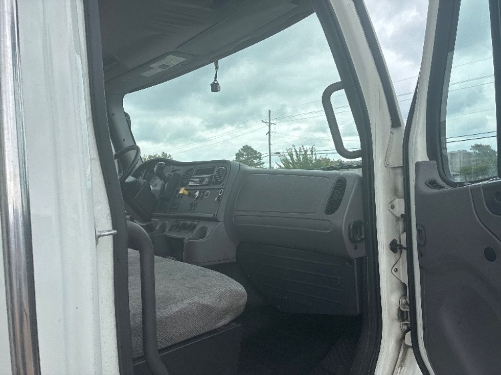 Refrigerated Truck-Light and Medium Duty Trucks-Freightliner-2021-M2-Jackson-MS-173,375\n\t\tmiles-$ 73,250 - Image 20