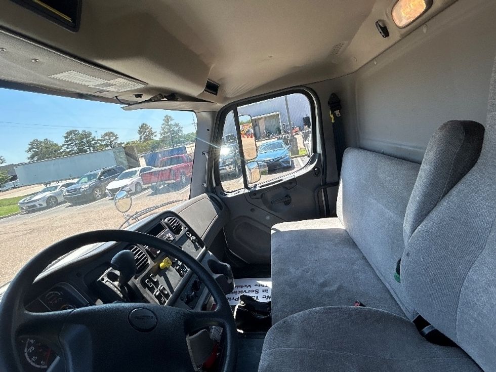 Refrigerated Truck-Light and Medium Duty Trucks-Freightliner-2021-M2-Jackson-MS-240,905\n\t\tmiles-$ 58,750 - Image 19