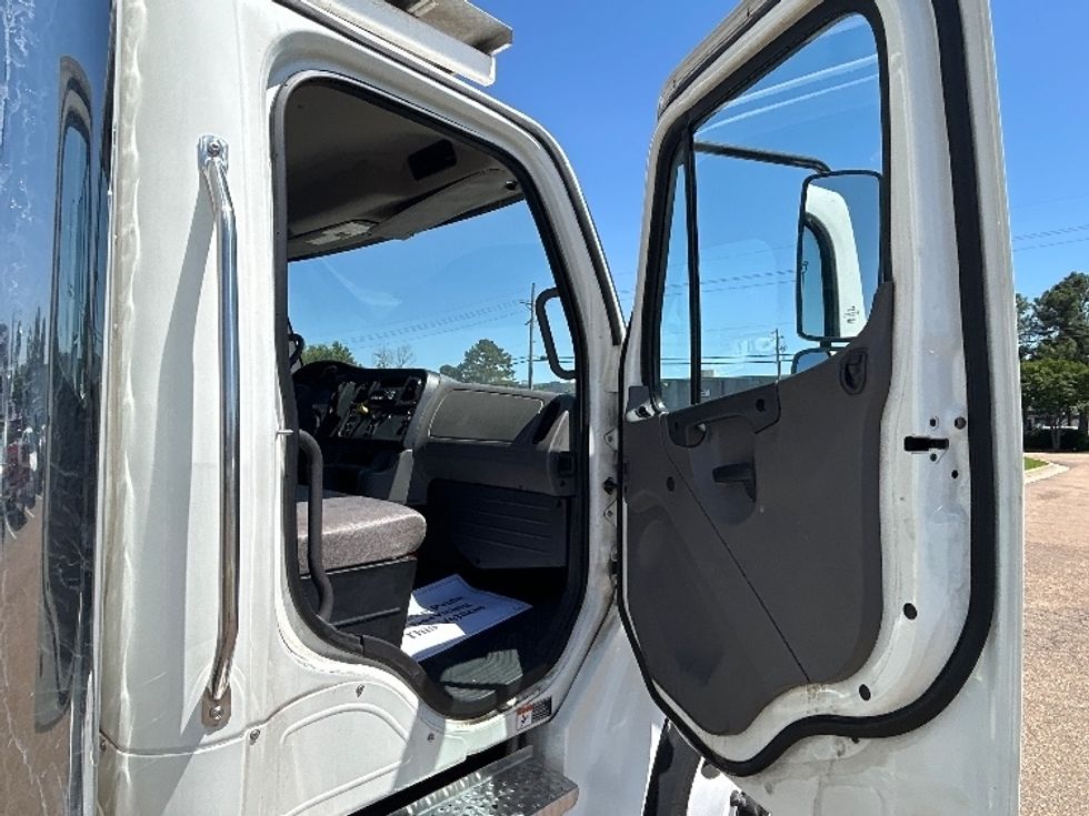 Refrigerated Truck-Light and Medium Duty Trucks-Freightliner-2021-M2-Jackson-MS-240,905\n\t\tmiles-$ 58,750 - Image 20