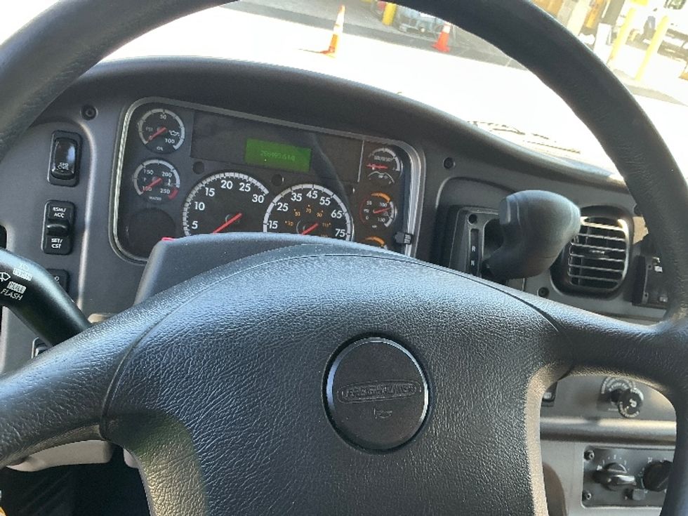 Refrigerated Truck-Light and Medium Duty Trucks-Freightliner-2021-M2-Jacksonville-FL-286,471\n\t\tmiles-$ 33,750 - Image 17