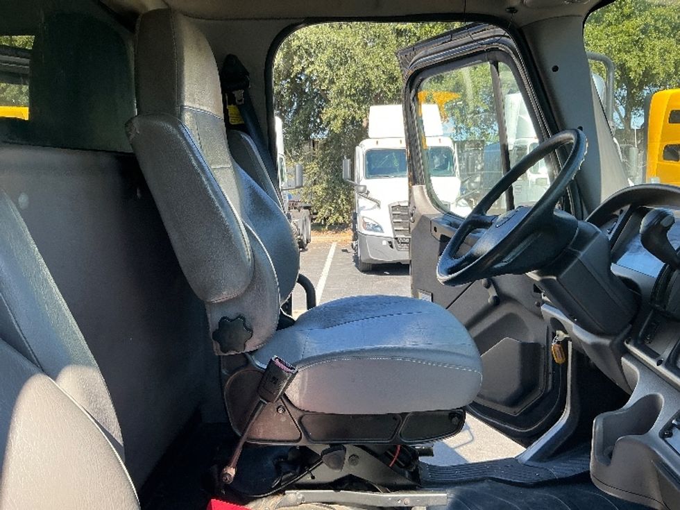 Refrigerated Truck-Light and Medium Duty Trucks-Freightliner-2021-M2-Jacksonville-FL-286,471\n\t\tmiles-$ 33,750 - Image 22