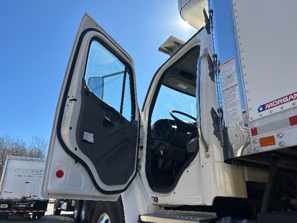 Refrigerated Truck-Light and Medium Duty Trucks-Freightliner-2021-M2-Jessup-PA-291,141\n\t\tmiles-$ 36,500 - Image 15