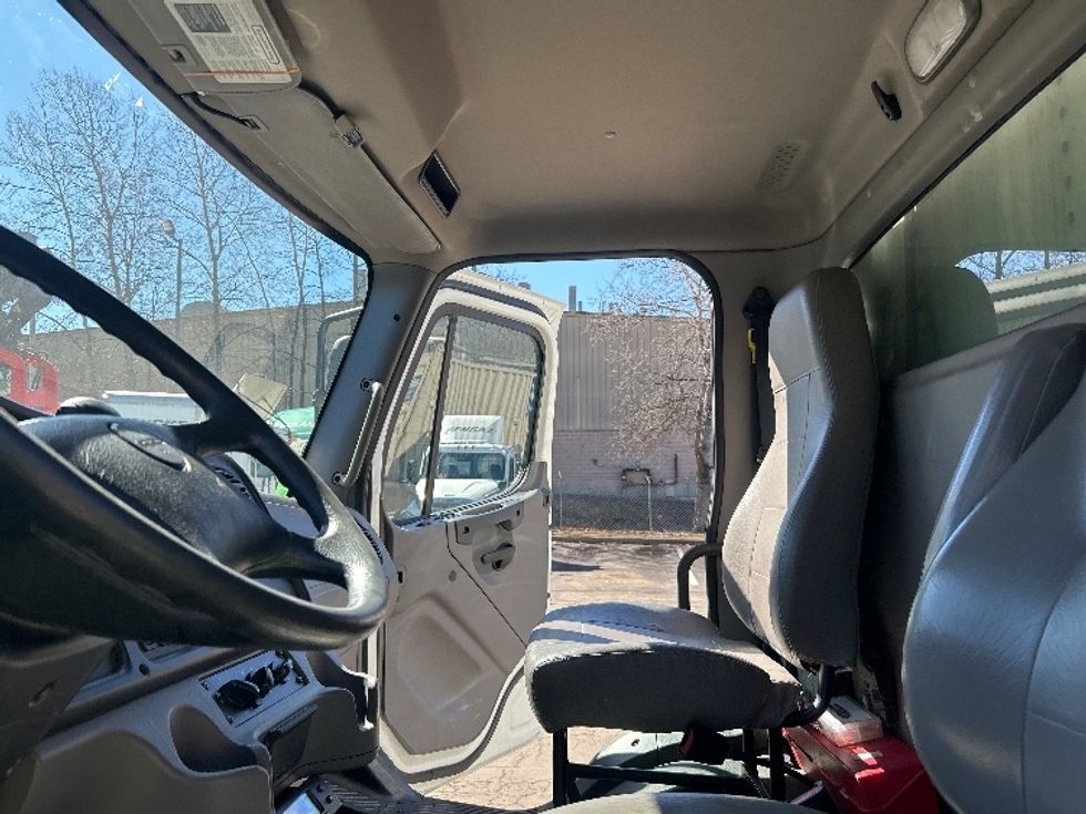 Refrigerated Truck-Light and Medium Duty Trucks-Freightliner-2021-M2-Jessup-PA-291,141\n\t\tmiles-$ 36,500 - Image 18