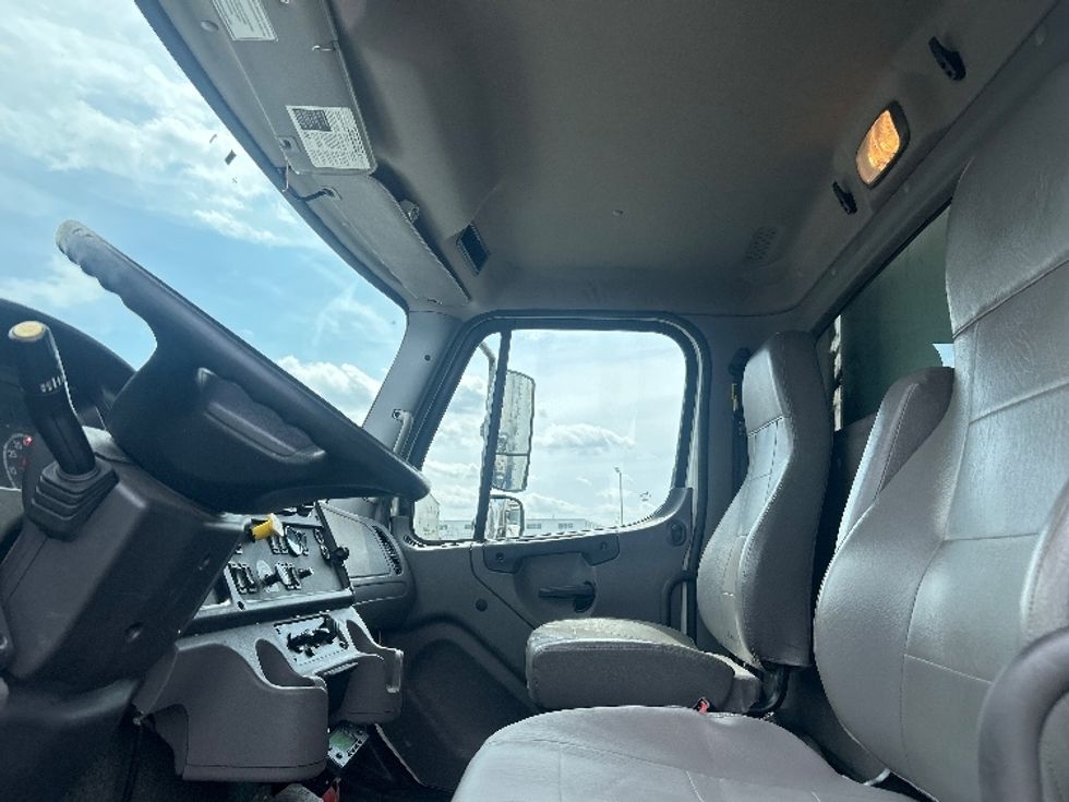 Refrigerated Truck-Light and Medium Duty Trucks-Freightliner-2021-M2-Jessup-PA-357,572\n\t\tmiles-$ 24,000 - Image 18