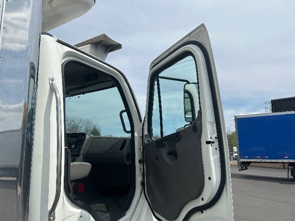 Refrigerated Truck-Light and Medium Duty Trucks-Freightliner-2021-M2-Jessup-PA-357,572\n\t\tmiles-$ 24,000 - Image 19