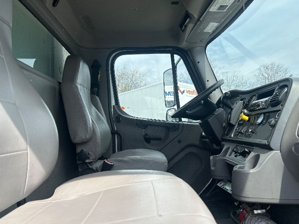Refrigerated Truck-Light and Medium Duty Trucks-Freightliner-2021-M2-Jessup-PA-357,572\n\t\tmiles-$ 24,000 - Image 21