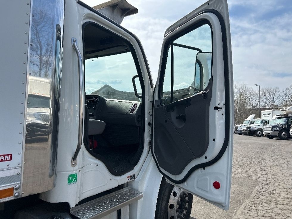 Refrigerated Truck-Light and Medium Duty Trucks-Freightliner-2021-M2-Jessup-PA-391,015\n\t\tmiles-$ 24,000 - Image 16
