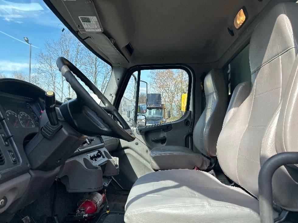 Refrigerated Truck-Light and Medium Duty Trucks-Freightliner-2021-M2-Jessup-PA-391,015\n\t\tmiles-$ 24,000 - Image 19