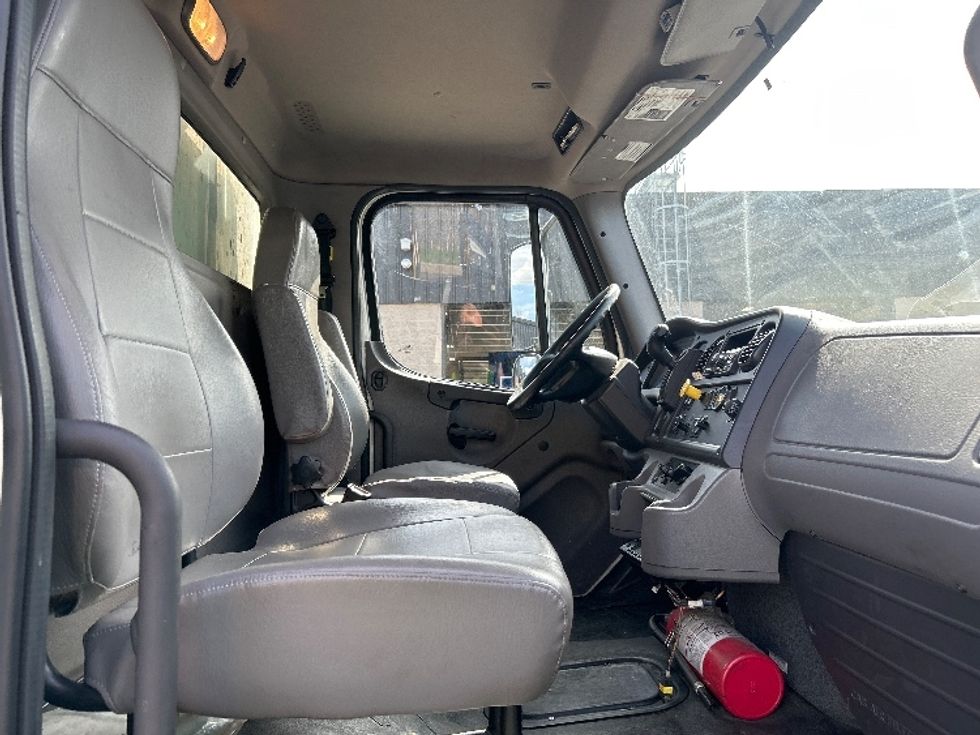 Refrigerated Truck-Light and Medium Duty Trucks-Freightliner-2021-M2-Jessup-PA-391,015\n\t\tmiles-$ 24,000 - Image 21