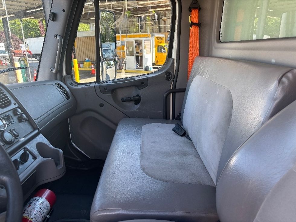Refrigerated Truck-Light and Medium Duty Trucks-Freightliner-2021-M2-Kent-WA-177,678\n\t\tmiles-$ 58,750 - Image 19