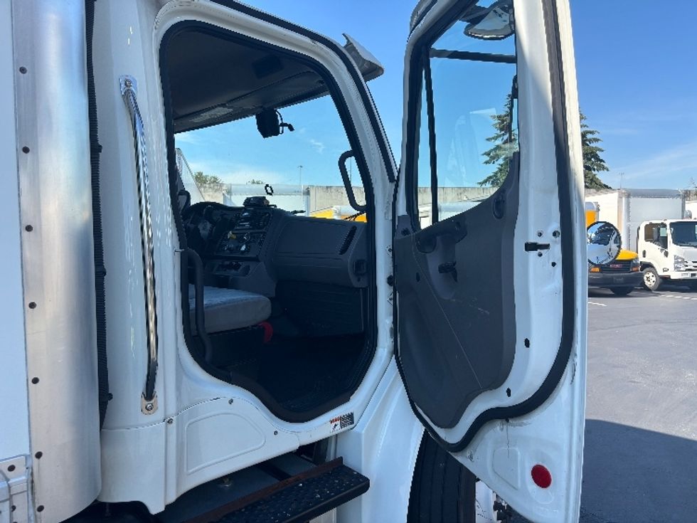 Refrigerated Truck-Light and Medium Duty Trucks-Freightliner-2021-M2-Kent-WA-177,678\n\t\tmiles-$ 58,750 - Image 20