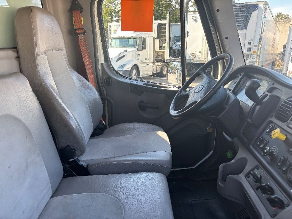 Refrigerated Truck-Light and Medium Duty Trucks-Freightliner-2021-M2-Kent-WA-200,889\n\t\tmiles-$ 55,000 - Image 21