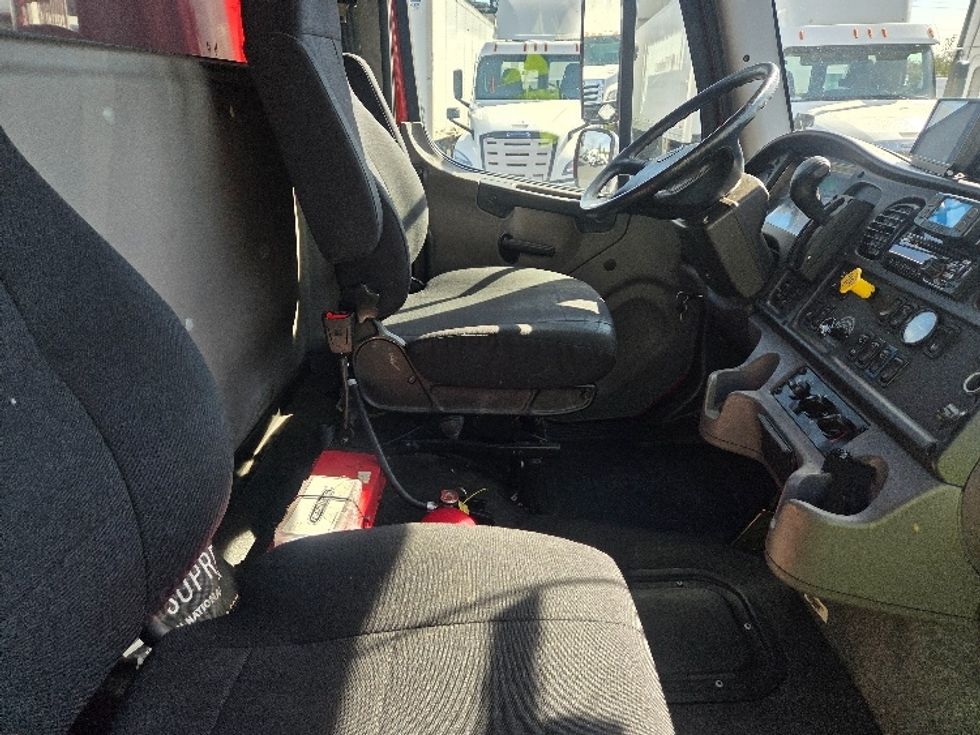 Refrigerated Truck-Light and Medium Duty Trucks-Freightliner-2021-M2-Kent-WA-70,188\n\t\tmiles-$ 58,500 - Image 21