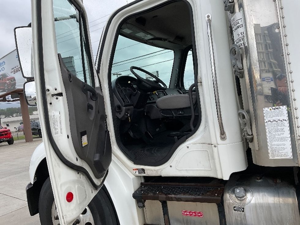 Refrigerated Truck-Light and Medium Duty Trucks-Freightliner-2021-M2-Knoxville-TN-328,742\n\t\tmiles-$ 45,500 - Image 13