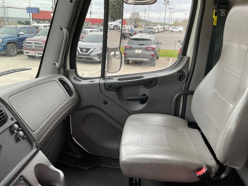 Refrigerated Truck-Light and Medium Duty Trucks-Freightliner-2021-M2-Knoxville-TN-328,742\n\t\tmiles-$ 45,500 - Image 19