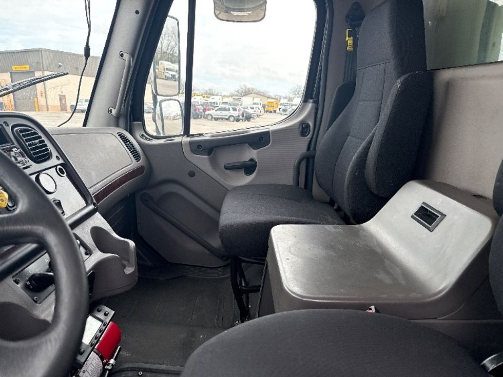 Refrigerated Truck-Light and Medium Duty Trucks-Freightliner-2021-M2-La Porte-IN-122,561\n\t\tmiles-$ 82,250 - Image 19