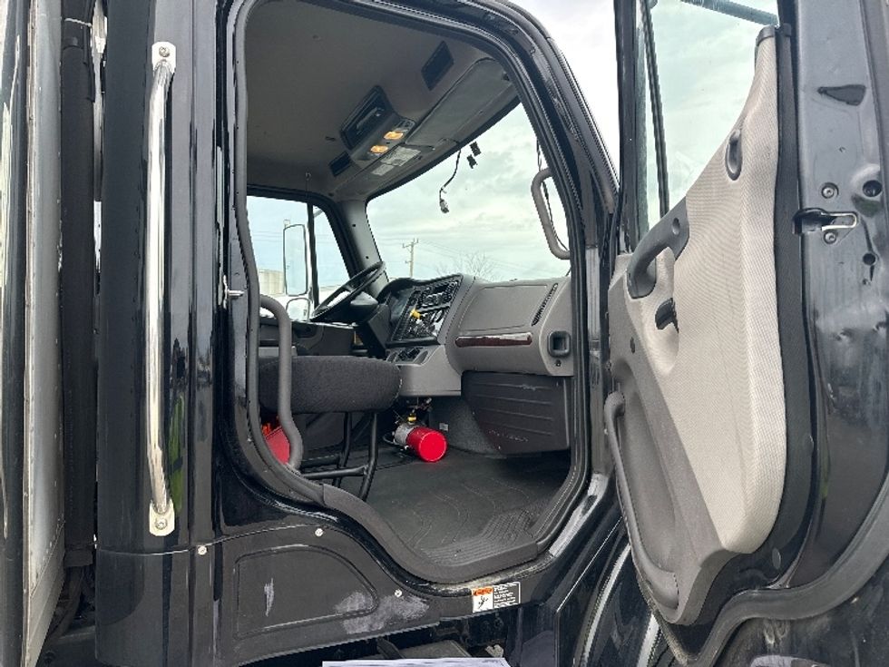 Refrigerated Truck-Light and Medium Duty Trucks-Freightliner-2021-M2-La Porte-IN-122,561\n\t\tmiles-$ 82,250 - Image 20