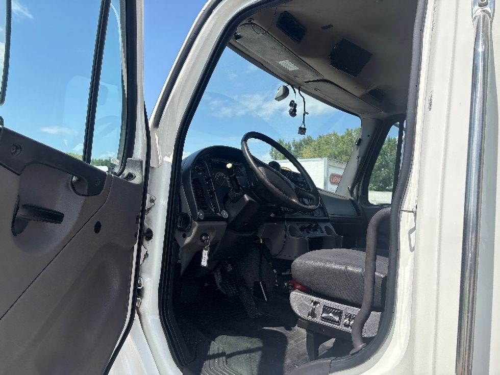 Refrigerated Truck-Light and Medium Duty Trucks-Freightliner-2021-M2-Lansing-MI-232,478\n\t\tmiles-$ 45,750 - Image 16