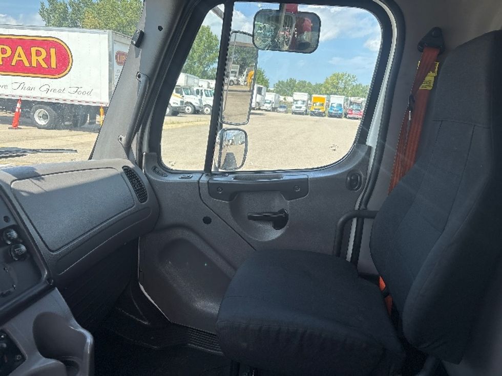Refrigerated Truck-Light and Medium Duty Trucks-Freightliner-2021-M2-Lansing-MI-232,478\n\t\tmiles-$ 45,750 - Image 19