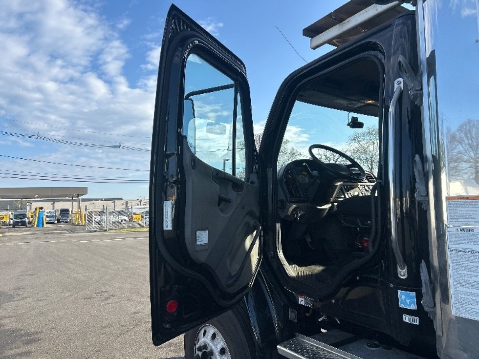 Refrigerated Truck-Light and Medium Duty Trucks-Freightliner-2021-M2-Linden-NJ-138,484\n\t\tmiles-$ 80,000 - Image 16