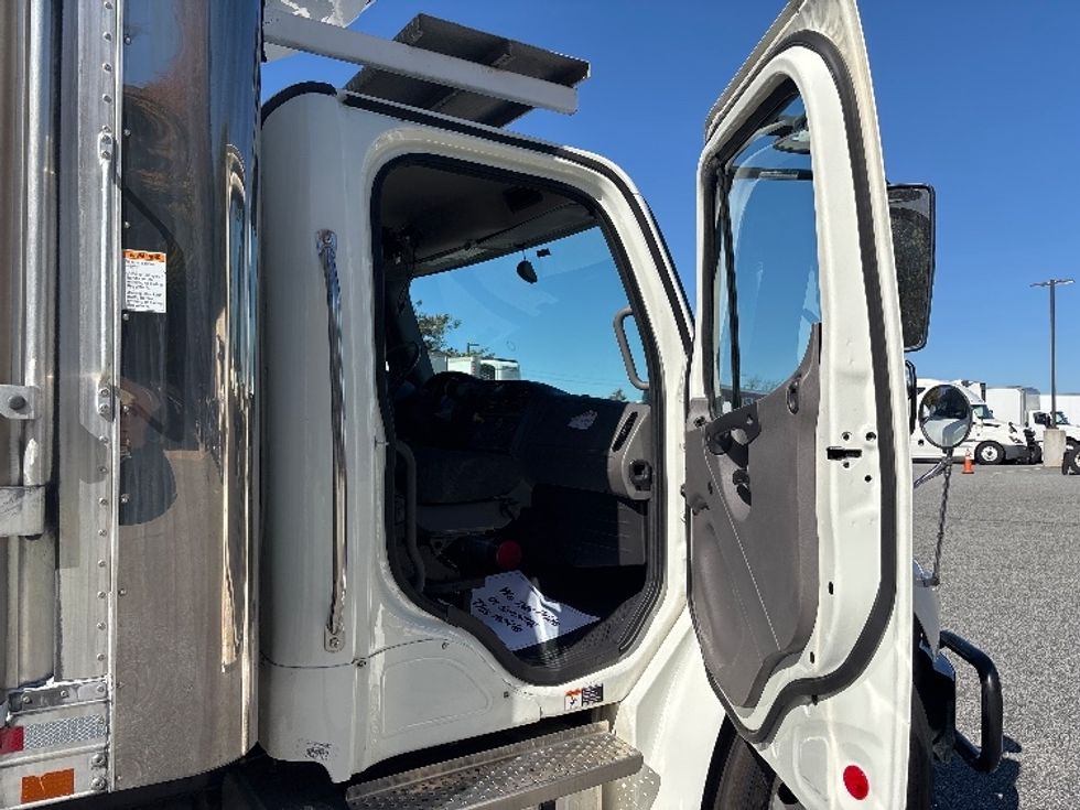 Refrigerated Truck-Light and Medium Duty Trucks-Freightliner-2021-M2-Lithia Springs-GA-310,101\n\t\tmiles-$ 37,000 - Image 20