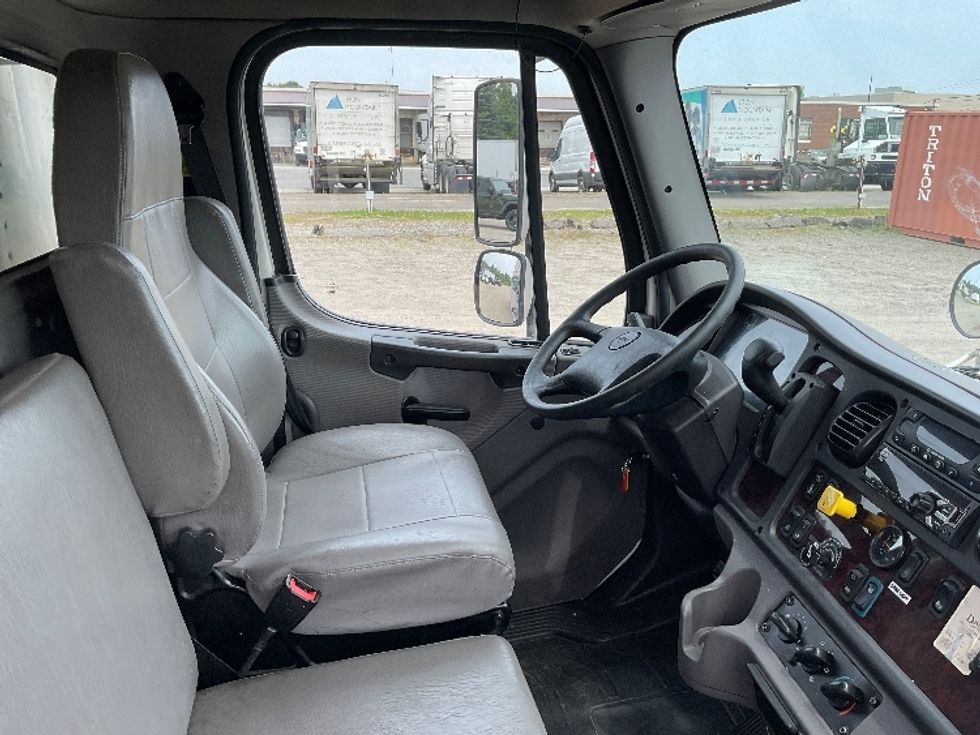 Refrigerated Truck-Light and Medium Duty Trucks-Freightliner-2021-M2-Londonderry-NH-258,691\n\t\tmiles-$ 38,000 - Image 22