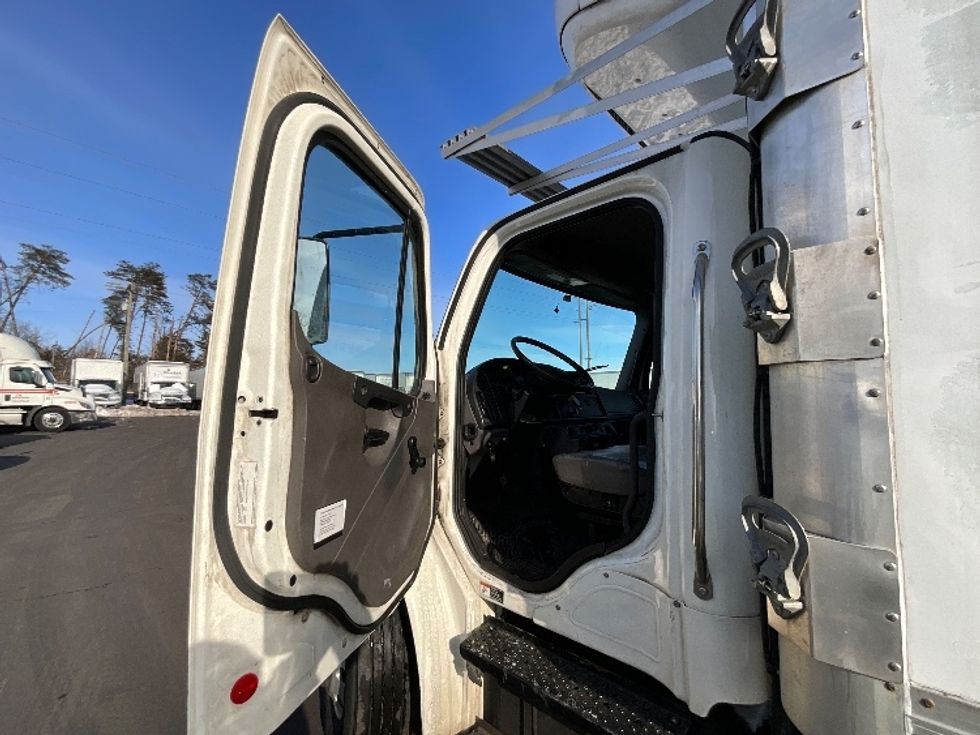Refrigerated Truck-Light and Medium Duty Trucks-Freightliner-2021-M2-Manassas-VA-224,058\n\t\tmiles-$ 59,500 - Image 16