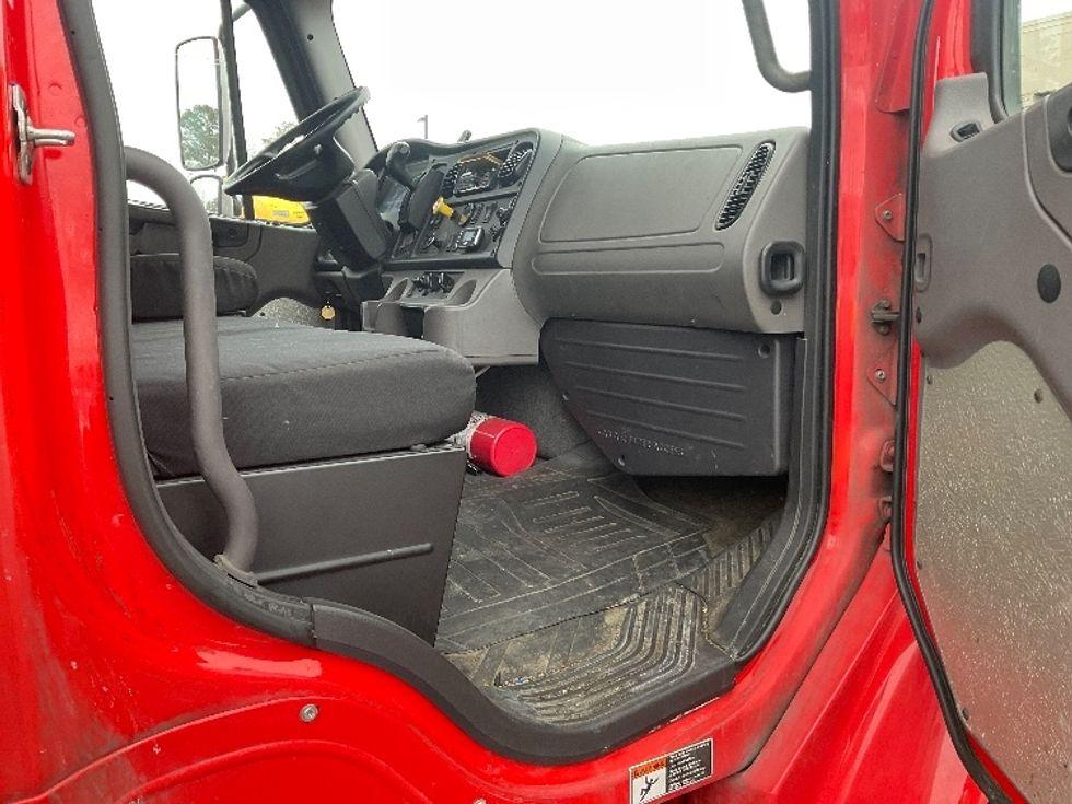 Refrigerated Truck-Light and Medium Duty Trucks-Freightliner-2021-M2-Millville-NJ-372,682\n\t\tmiles-$ 26,000 - Image 20