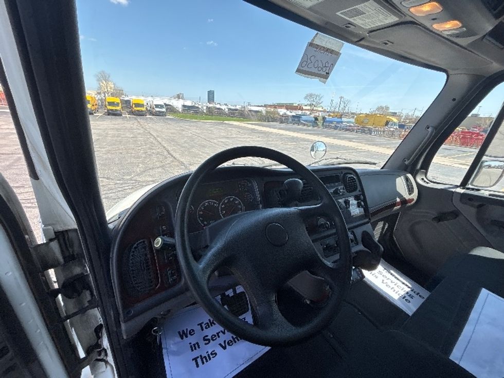 Refrigerated Truck-Light and Medium Duty Trucks-Freightliner-2021-M2-Mississauga-ON-168,688\n\t\tkm-$ 87,500 - Image 17