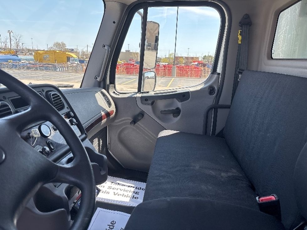 Refrigerated Truck-Light and Medium Duty Trucks-Freightliner-2021-M2-Mississauga-ON-168,688\n\t\tkm-$ 87,500 - Image 19