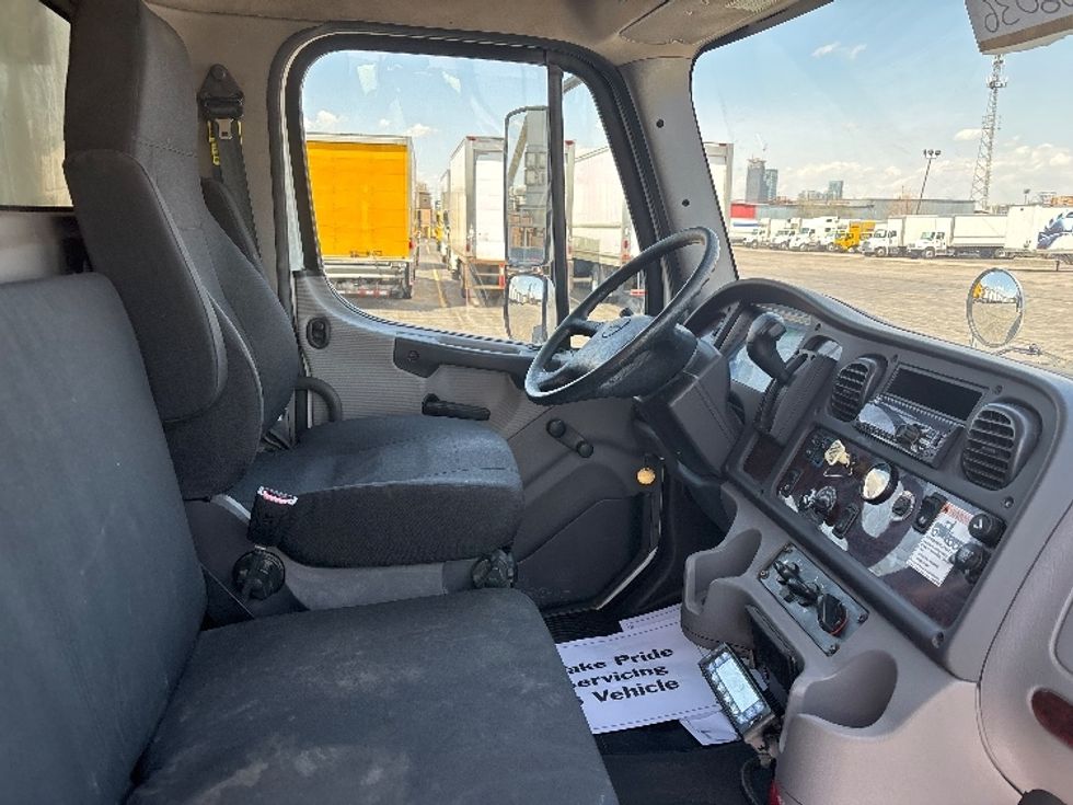 Refrigerated Truck-Light and Medium Duty Trucks-Freightliner-2021-M2-Mississauga-ON-168,688\n\t\tkm-$ 87,500 - Image 22