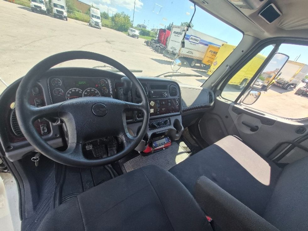 Refrigerated Truck-Light and Medium Duty Trucks-Freightliner-2021-M2-Mississauga-ON-418,625\n\t\tkm-$ 61,000 - Image 17