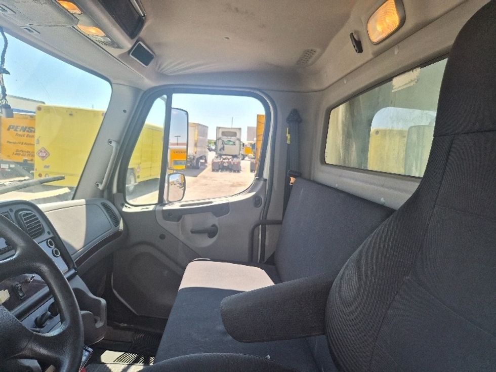 Refrigerated Truck-Light and Medium Duty Trucks-Freightliner-2021-M2-Mississauga-ON-418,625\n\t\tkm-$ 61,000 - Image 18