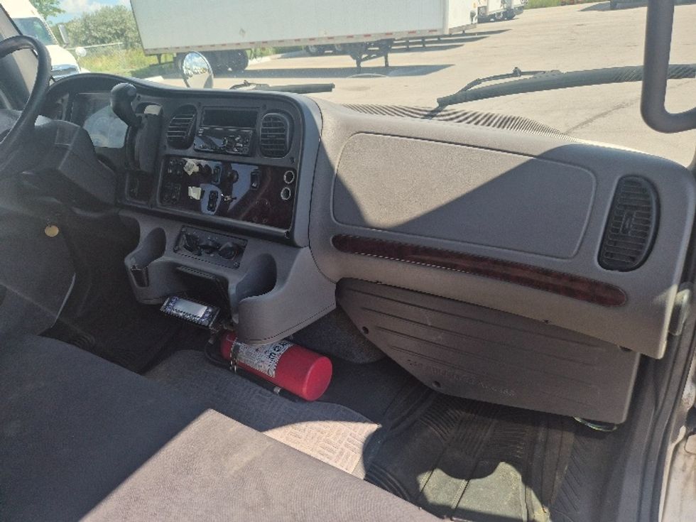 Refrigerated Truck-Light and Medium Duty Trucks-Freightliner-2021-M2-Mississauga-ON-418,625\n\t\tkm-$ 61,000 - Image 20