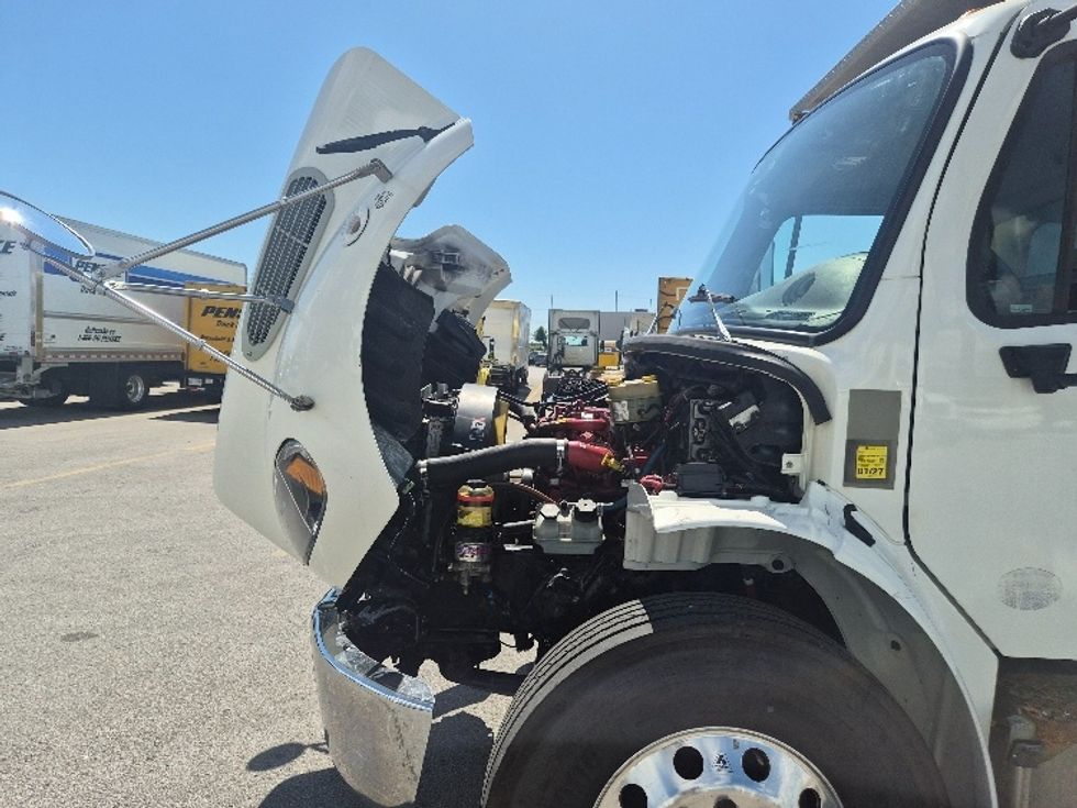 Refrigerated Truck-Light and Medium Duty Trucks-Freightliner-2021-M2-Mississauga-ON-418,625\n\t\tkm-$ 61,000 - Image 23