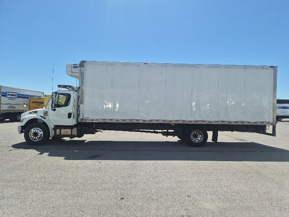 Refrigerated Truck-Light and Medium Duty Trucks-Freightliner-2021-M2-Mississauga-ON-418,625\n\t\tkm-$ 61,000 - Image 4