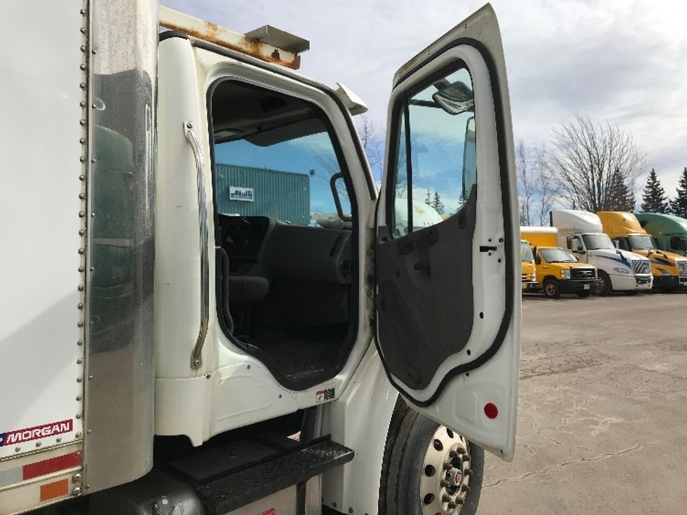 Refrigerated Truck-Light and Medium Duty Trucks-Freightliner-2021-M2-Moncton-NB-310,051\n\t\tkm-$ 106,000 - Image 12