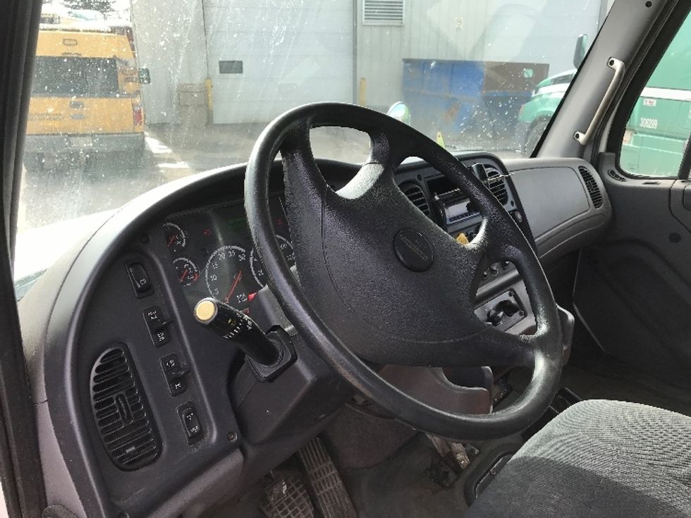 Refrigerated Truck-Light and Medium Duty Trucks-Freightliner-2021-M2-Moncton-NB-310,051\n\t\tkm-$ 106,000 - Image 15