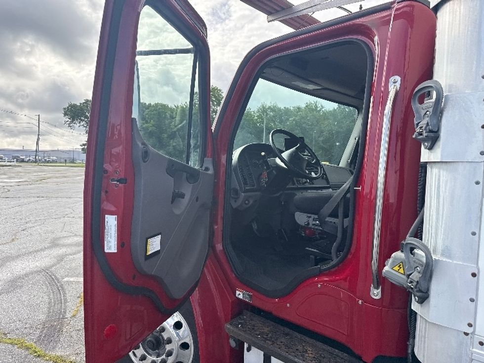 Refrigerated Truck-Light and Medium Duty Trucks-Freightliner-2021-M2-New Bedford-MA-254,603\n\t\tmiles-$ 52,250 - Image 16