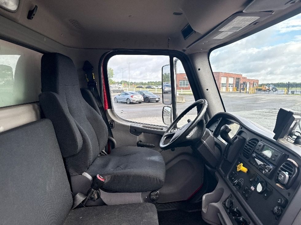Refrigerated Truck-Light and Medium Duty Trucks-Freightliner-2021-M2-New Bedford-MA-254,603\n\t\tmiles-$ 52,250 - Image 22