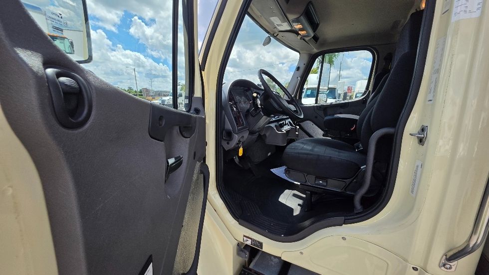 Refrigerated Truck-Light and Medium Duty Trucks-Freightliner-2021-M2-Ocala-FL-314,025\n\t\tmiles-$ 25,750 - Image 15