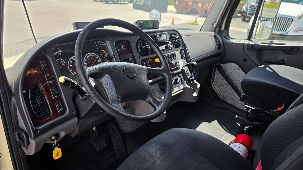 Refrigerated Truck-Light and Medium Duty Trucks-Freightliner-2021-M2-Ocala-FL-314,025\n\t\tmiles-$ 25,750 - Image 16