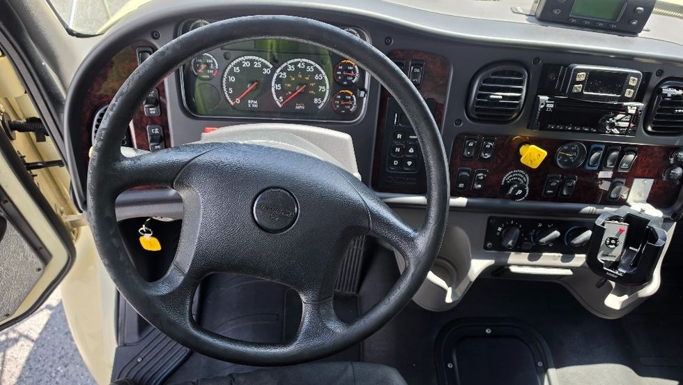 Refrigerated Truck-Light and Medium Duty Trucks-Freightliner-2021-M2-Ocala-FL-314,025\n\t\tmiles-$ 25,750 - Image 17