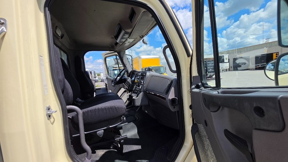 Refrigerated Truck-Light and Medium Duty Trucks-Freightliner-2021-M2-Ocala-FL-314,025\n\t\tmiles-$ 25,750 - Image 19