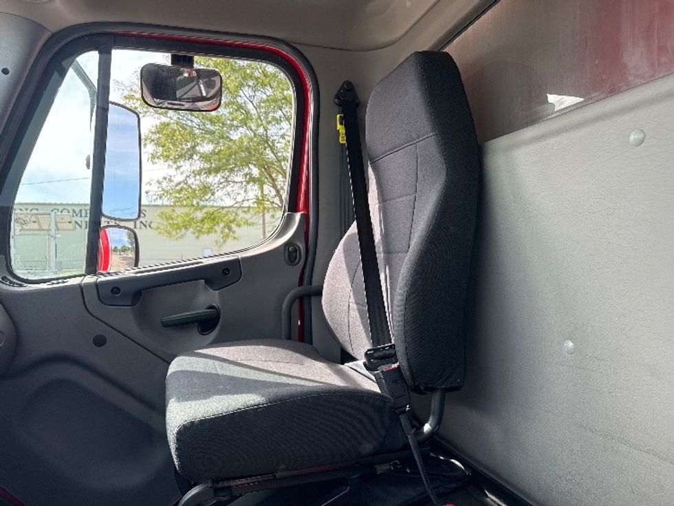 Refrigerated Truck-Light and Medium Duty Trucks-Freightliner-2021-M2-Omaha-NE-65,198\n\t\tmiles-$ 59,000 - Image 19