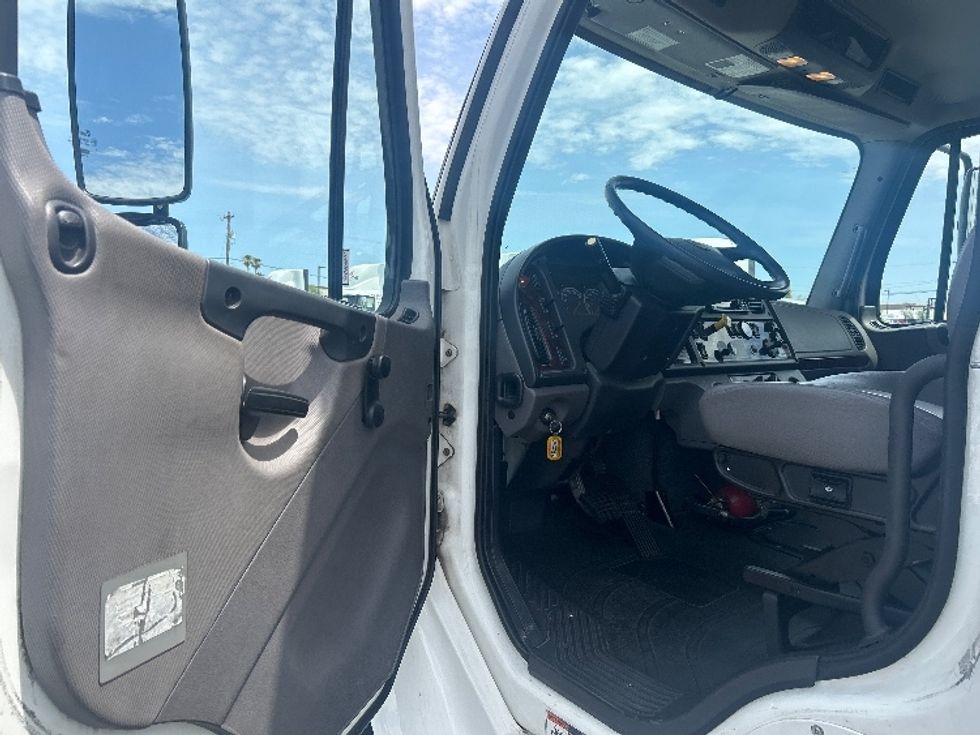 Refrigerated Truck-Light and Medium Duty Trucks-Freightliner-2021-M2-Phoenix-AZ-124,697\n\t\tmiles-$ 72,250 - Image 16