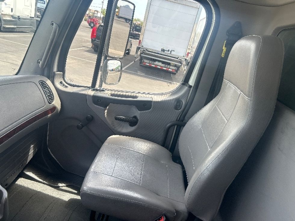 Refrigerated Truck-Light and Medium Duty Trucks-Freightliner-2021-M2-Phoenix-AZ-124,697\n\t\tmiles-$ 72,250 - Image 19