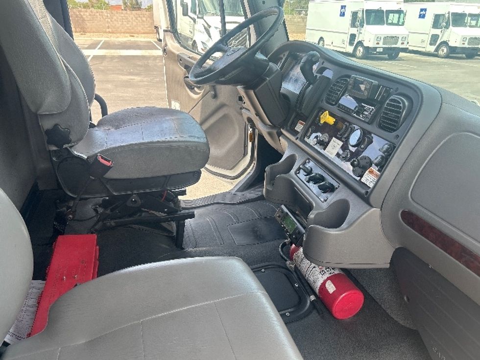 Refrigerated Truck-Light and Medium Duty Trucks-Freightliner-2021-M2-Phoenix-AZ-124,697\n\t\tmiles-$ 72,250 - Image 22